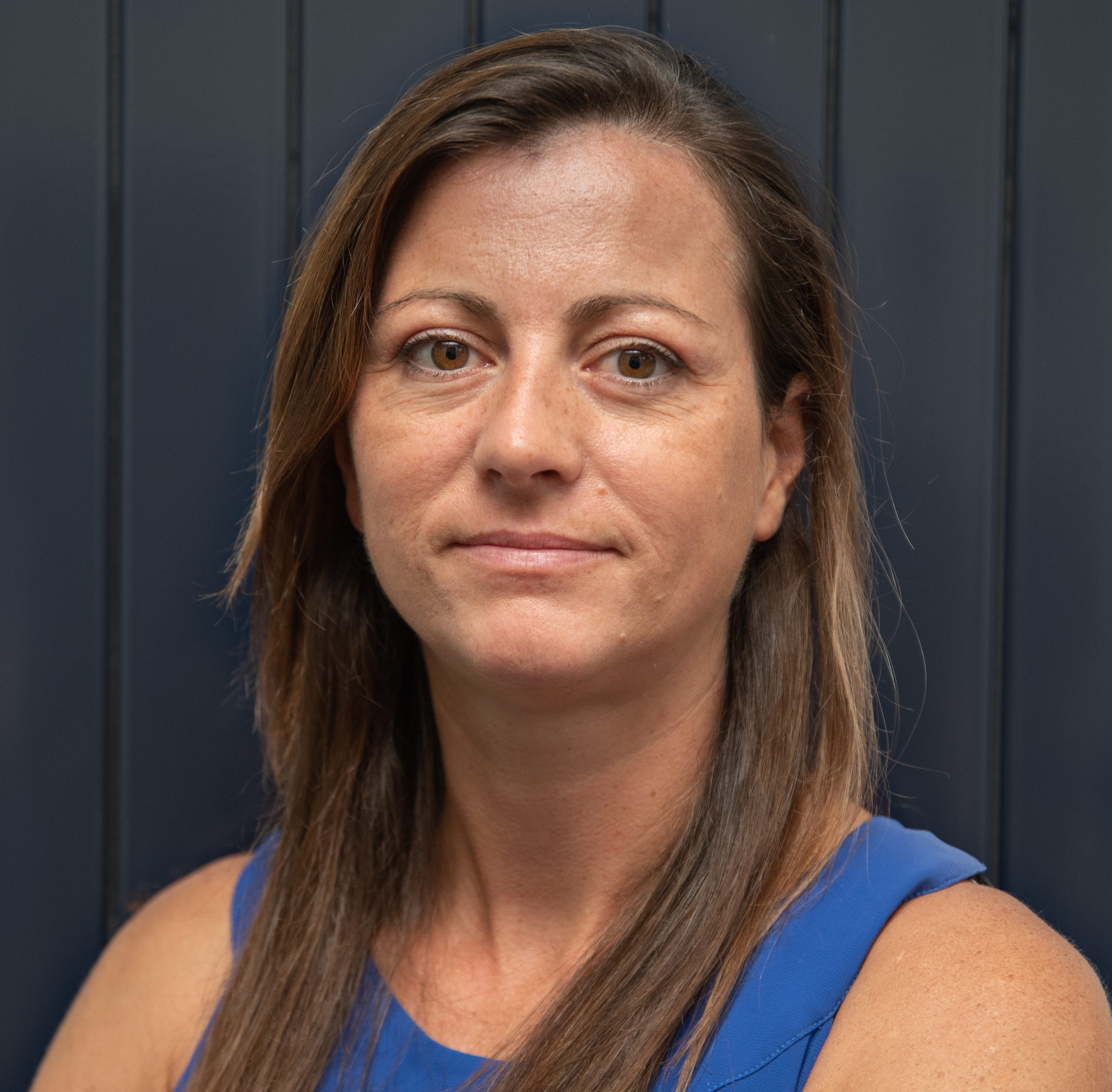 mail and phone info to contact annelies daemen